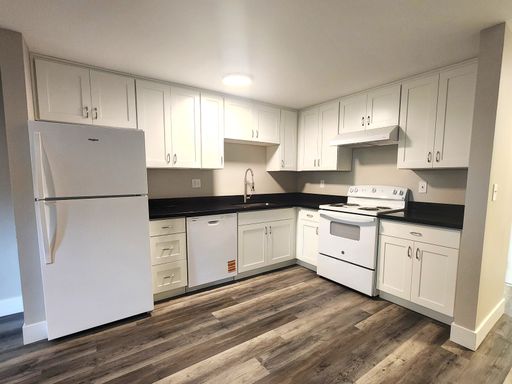 Charming Spacious 2 Bedroom Townhome with Washer and Dryer - Move in Special! – photo 1