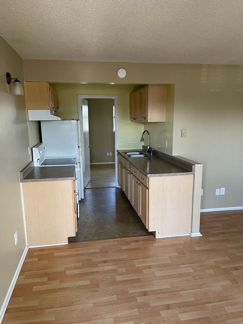 Lakewood Apartment: 25 Thunderbird Parkway