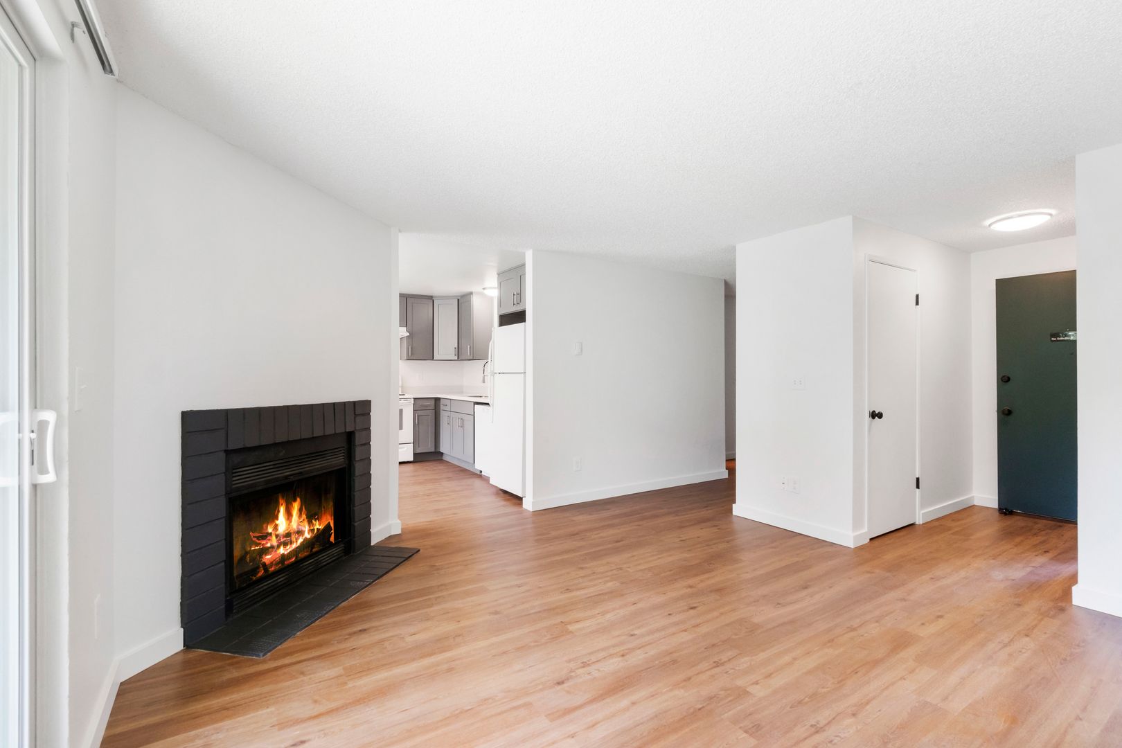 Puyallup Apartment: 9910-9911 132nd St Ct E