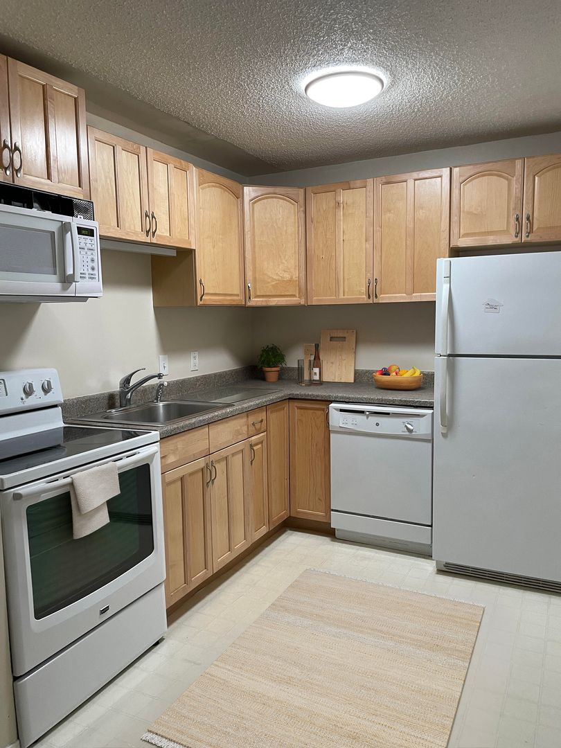 Bellevue Apartment: 12022 NE 8th St.