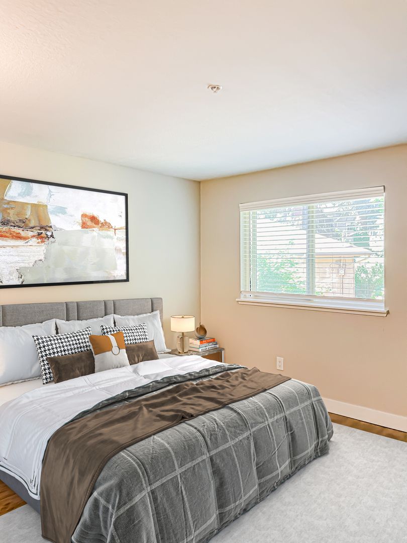 Bothell Apartment: 10735 Ross Rd