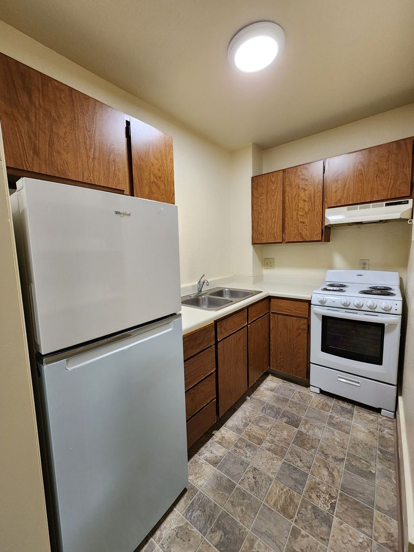 Tacoma Apartment: 414-422 Tacoma Ave S