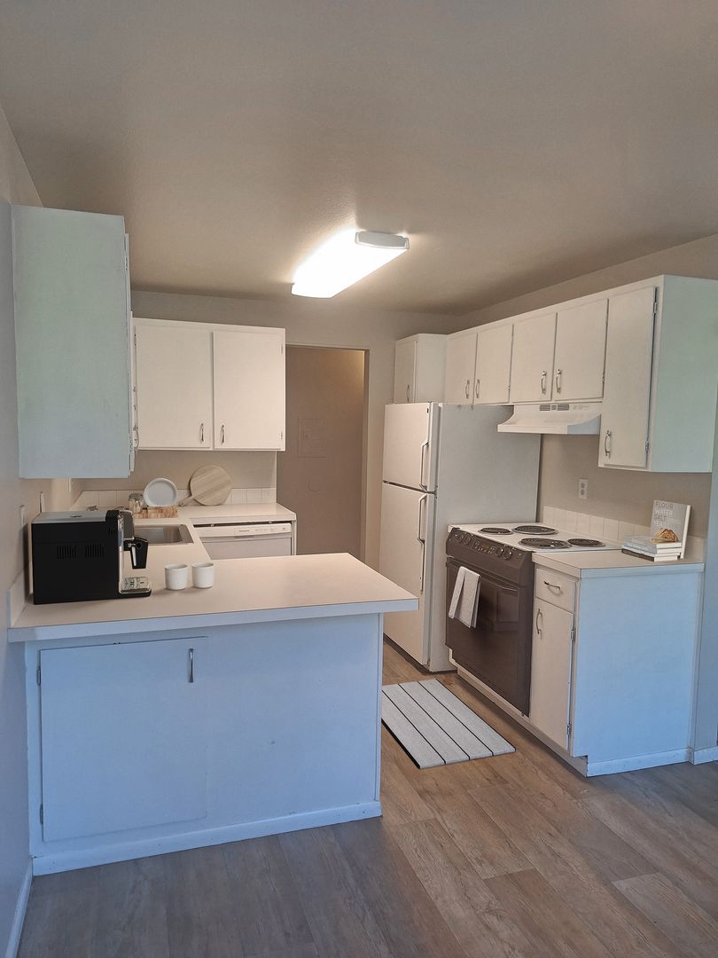 Bothell Apartment: 10315 NE 187th St.