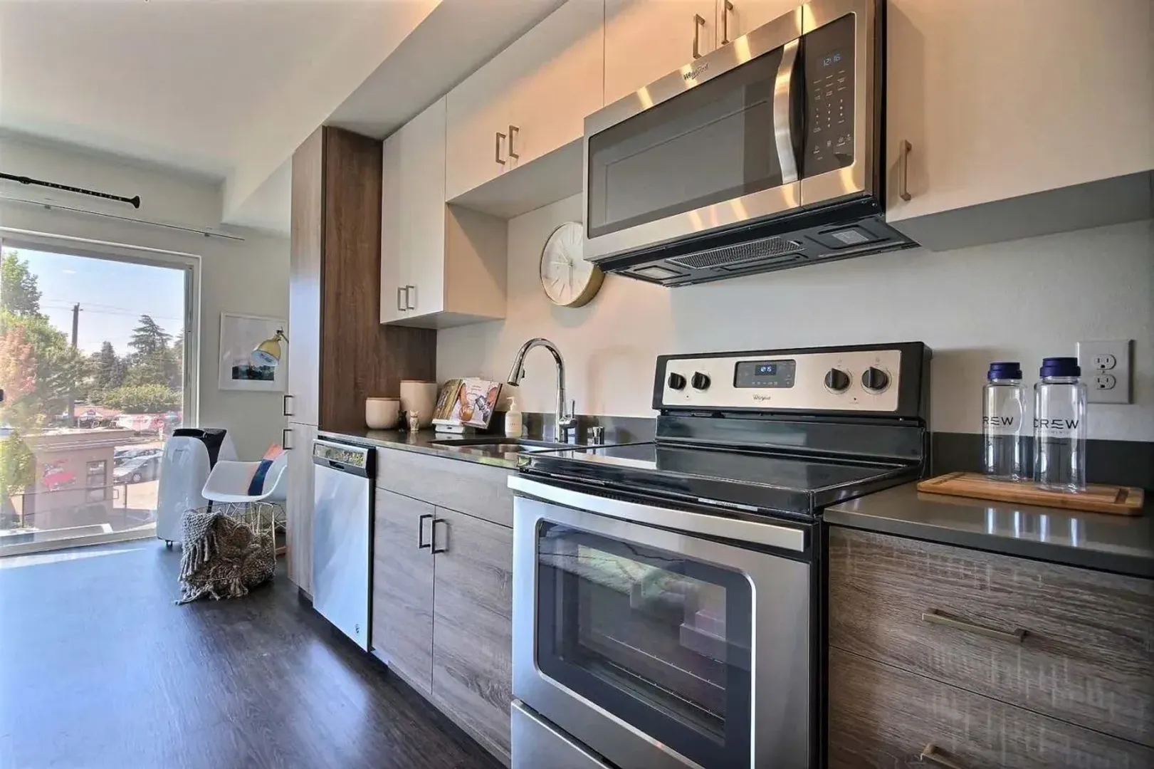 Seattle Apartment: 8228 Green Lake Dr N