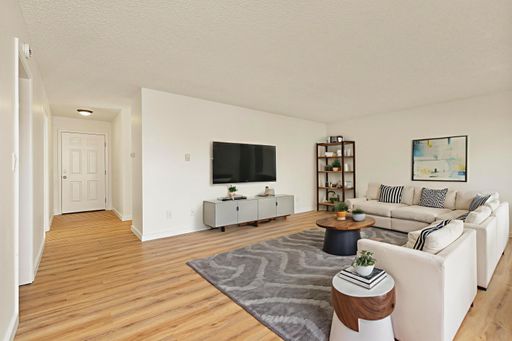 Private Fenced Backyard-Ground Floor 2 Bed / 1 Bath New flooring – photo 1