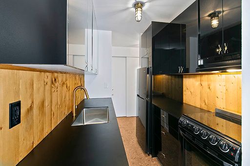 Newly Renovated 1 Bedroom – photo 1