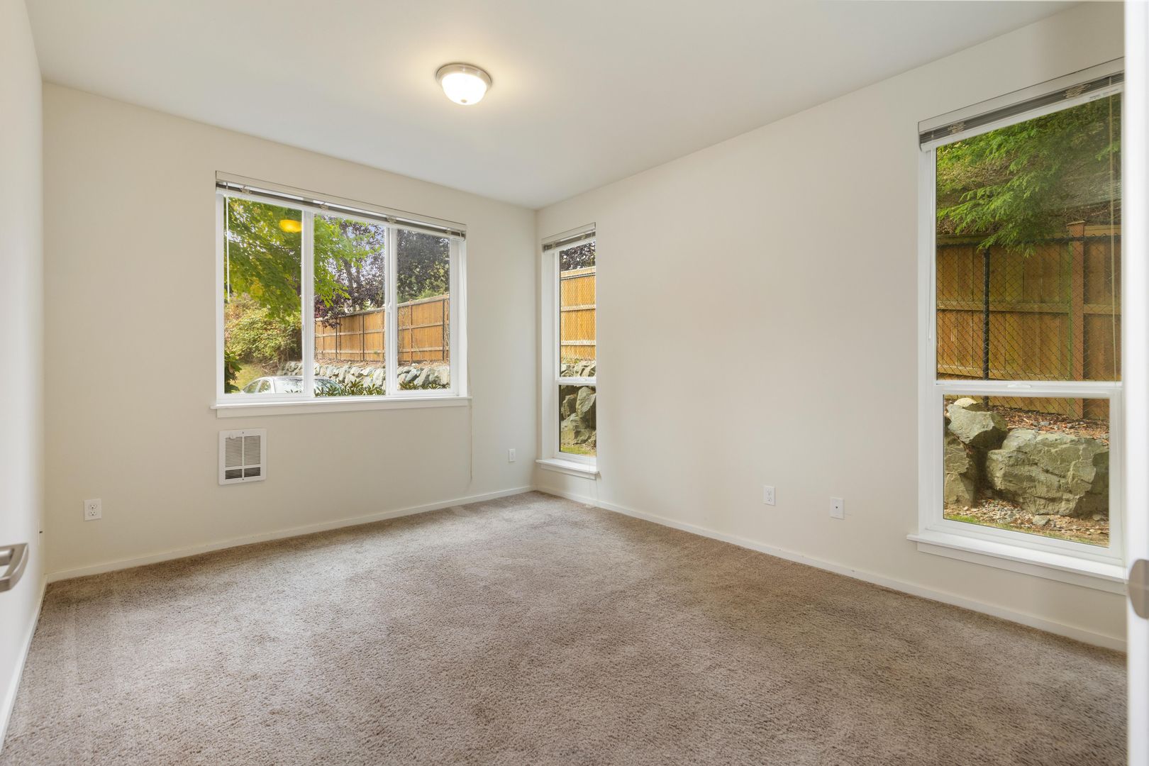 Everett Apartment: 3309 132nd St. SE