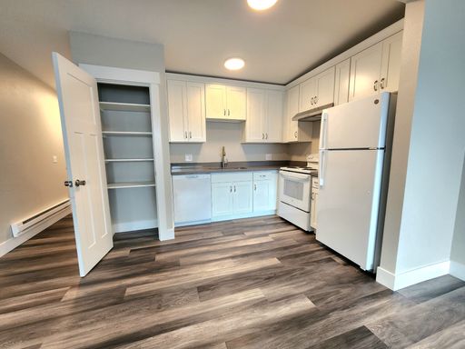 Modern Luxury Living in Kent: Renovated 2-Bedroom Apartment – photo 1