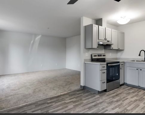 $300 off first 3 months -Private community with a newly renovated spacious 2 bedroom! – photo 1
