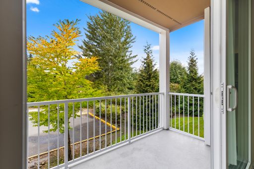 2 Bedroom 1 Bath on the 2nd floor. Vaulted ceilings, laundry in unit. Garages Available to rent – photo 1