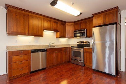 Luxury Living in Wallingford: 2-Bedroom Apartment with Private Balcony – photo 1