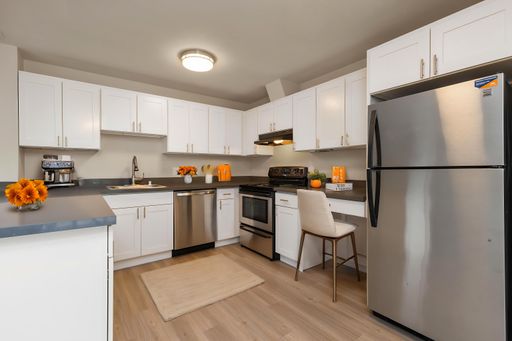 Modern 2-Bedroom Apartment with Patio, In-Unit Laundry, and Designer Finishes – photo 1