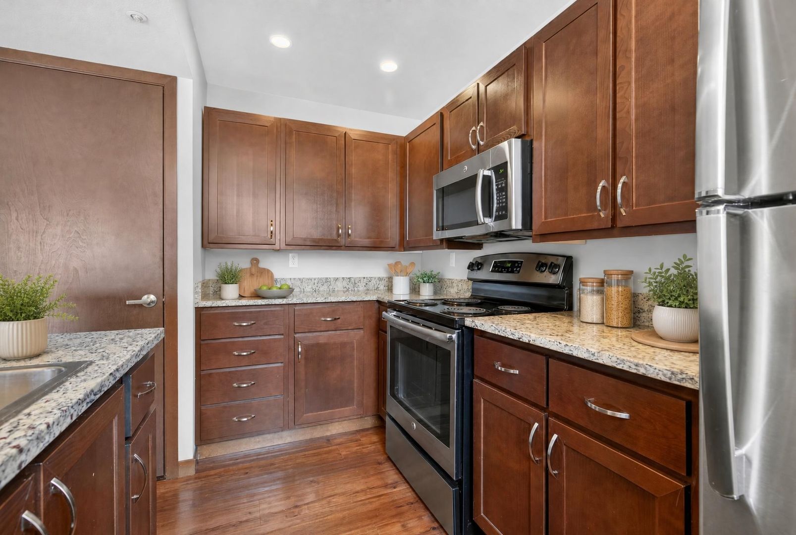 Bellevue Apartment: 12118 SE 31st St