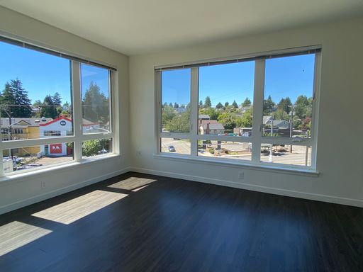 4 WEEKS RENT FREE | Top-Floor 2-Bedroom Retreat with Stunning Green Lake Views – photo 1
