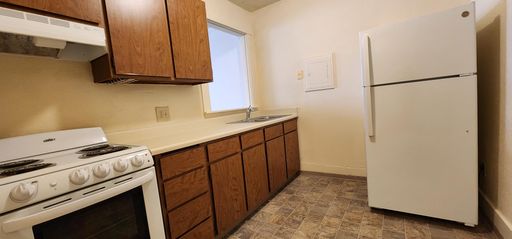 Spacious 1-Bedroom with Natural Light, New Appliances, and Prime Location – photo 1