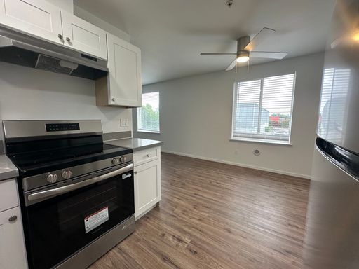 $300 off first 3 months -Private community with a newly renovated spacious 2 bedroom! – photo 1