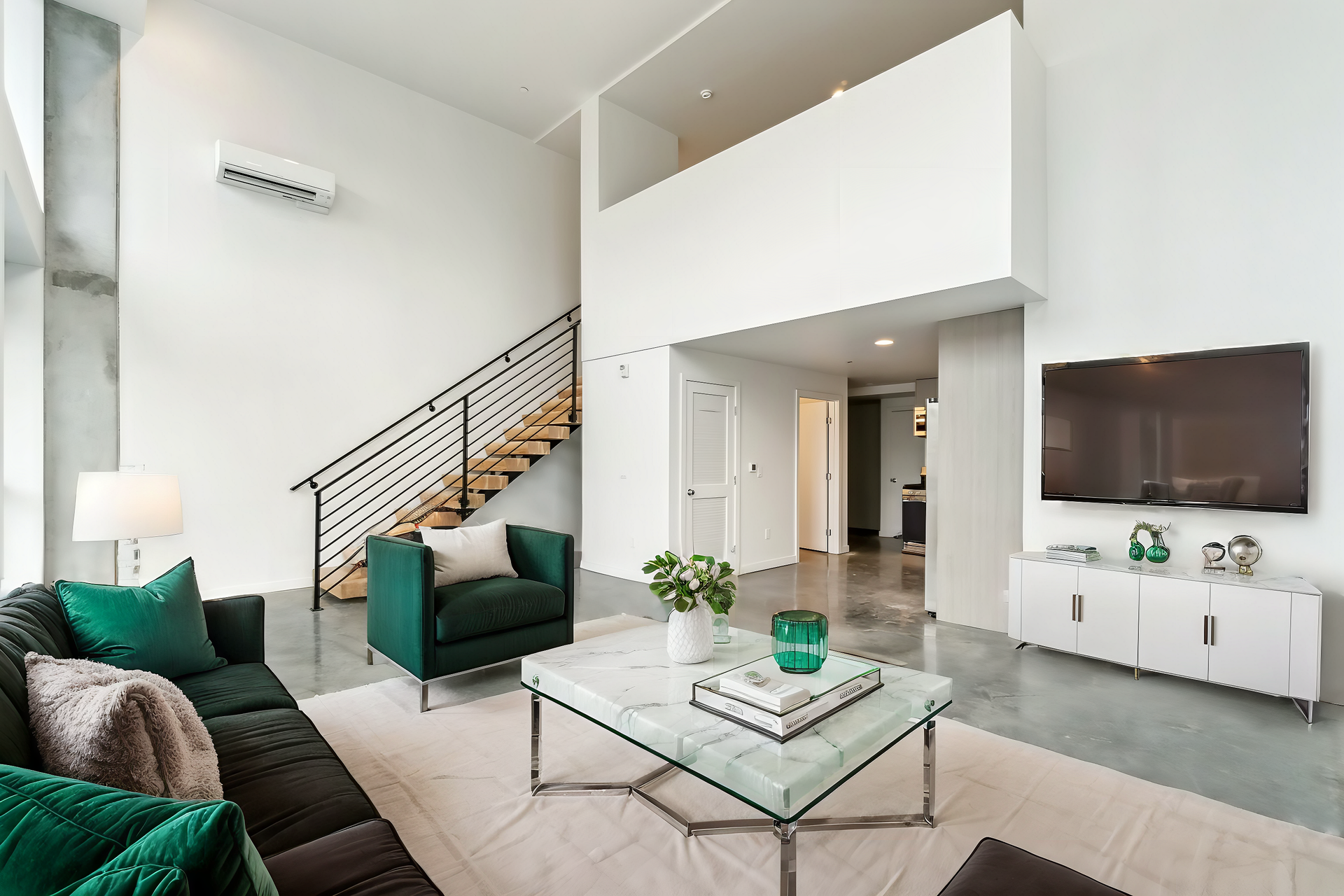 Seattle Apartment: 9736 Greenwood Ave N
