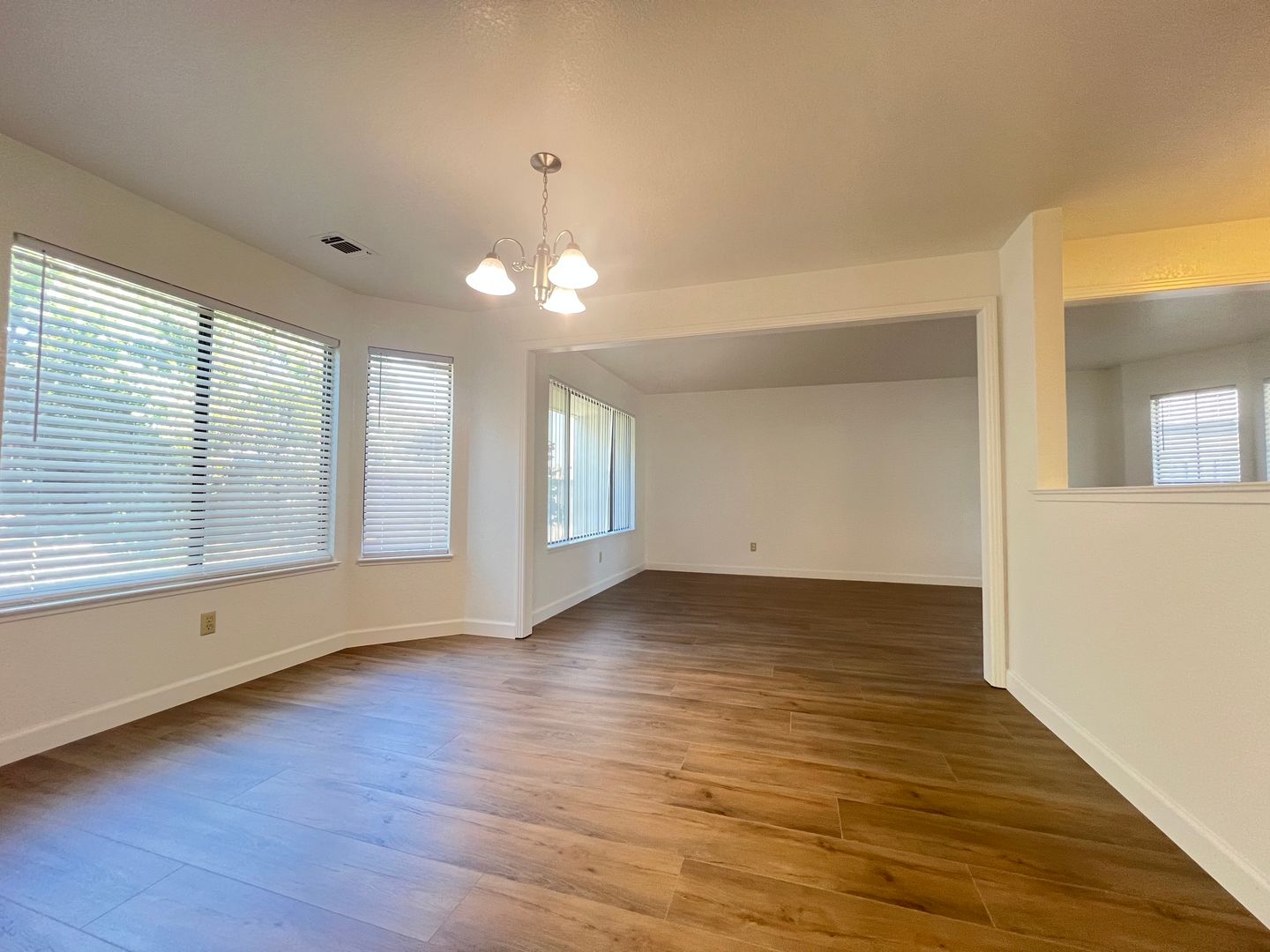 Roseville House: 1342 Kingswood