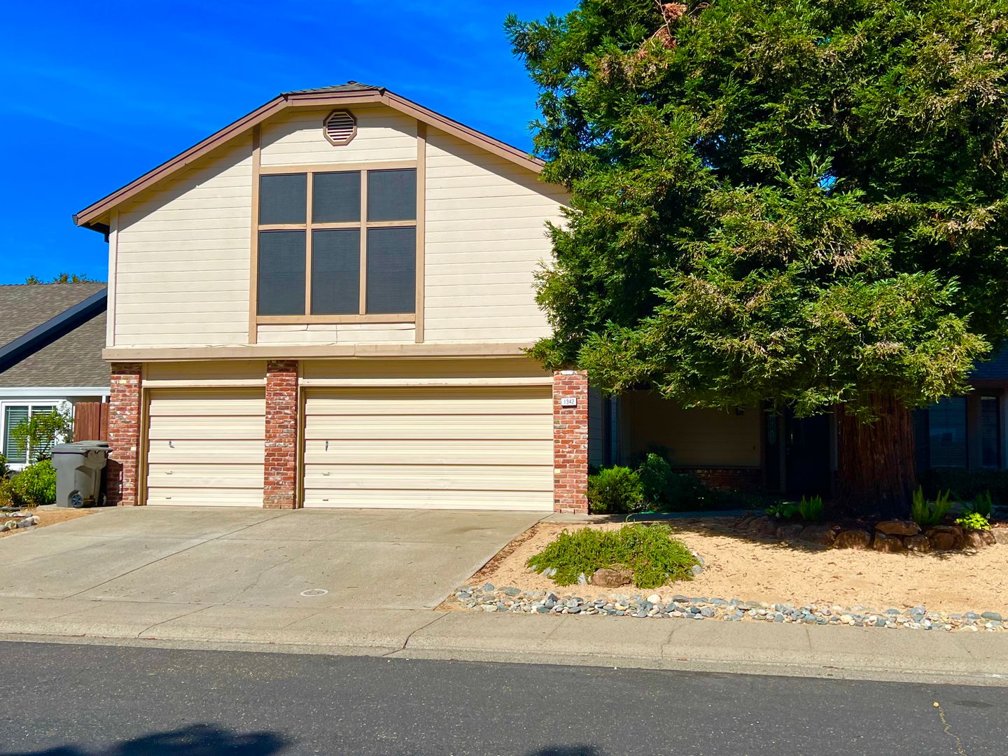 Roseville House: 1342 Kingswood