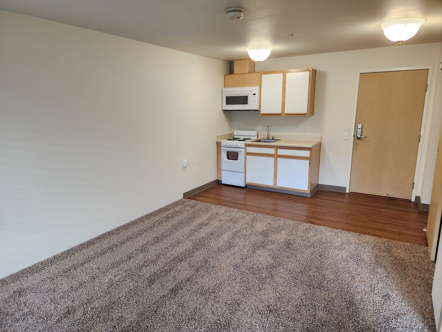 Paradise Apartment: 5900 Canyon View Dr.