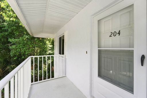 2 bedroom, 2 bath in Woodmere Racquet Club – photo 1