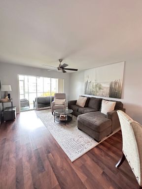 Renovated 1st Floor Seasonal unit in North Naples – photo 1