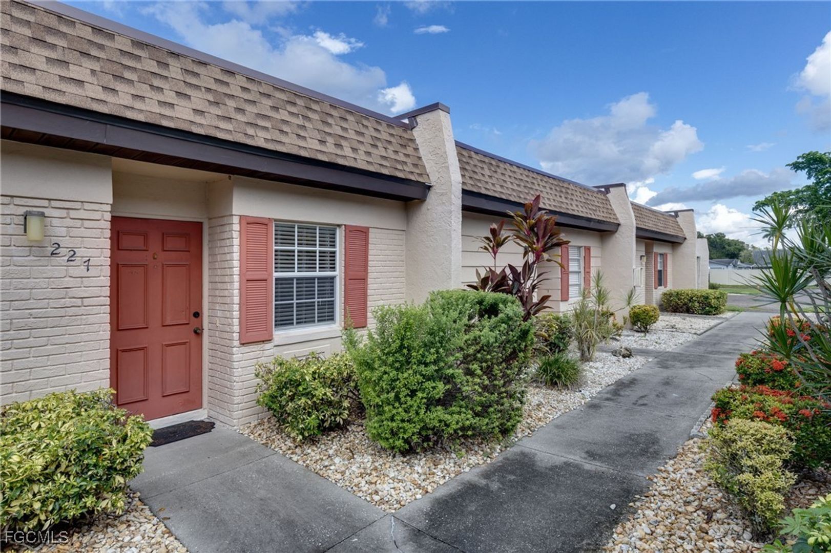 Fort Myers House: 6300 South Pointe Blvd