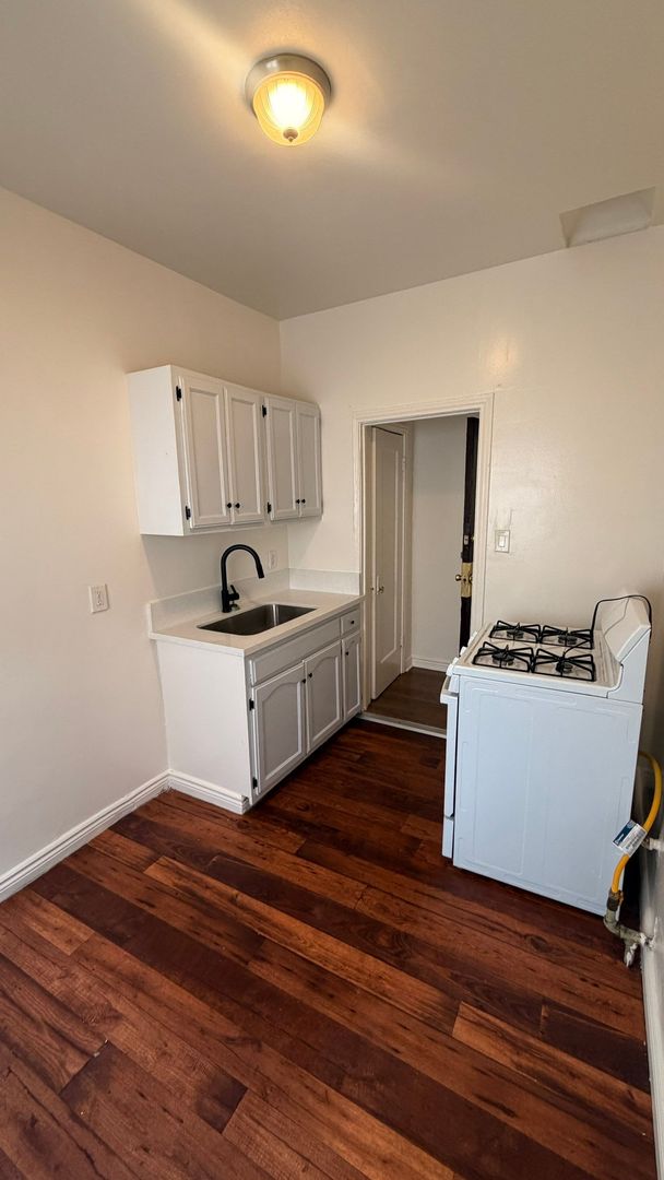Los Angeles Apartment: 2420 Michigan Ave. # 101 -210
