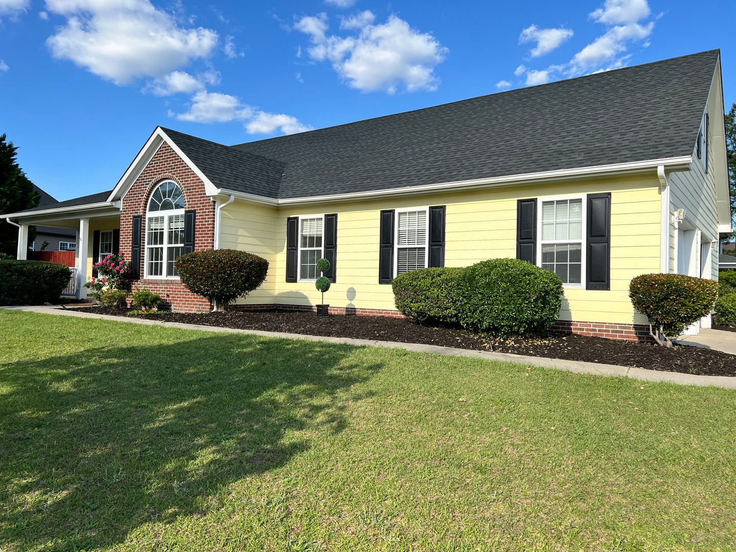 Fayetteville House: 6350 Jacobs Creek Cir