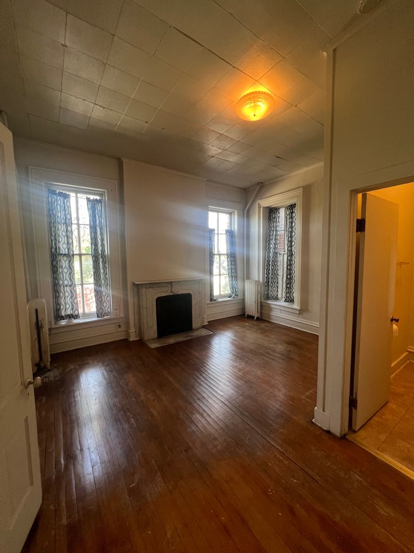 Marion Apartment: 1501 1st Ave