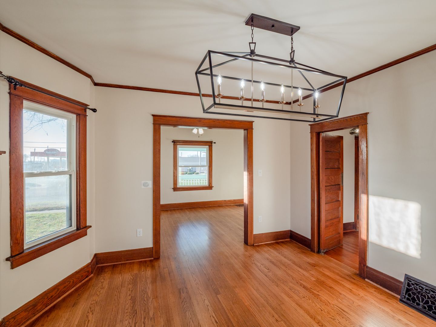 Cedar Rapids House: 850 15th St. SE