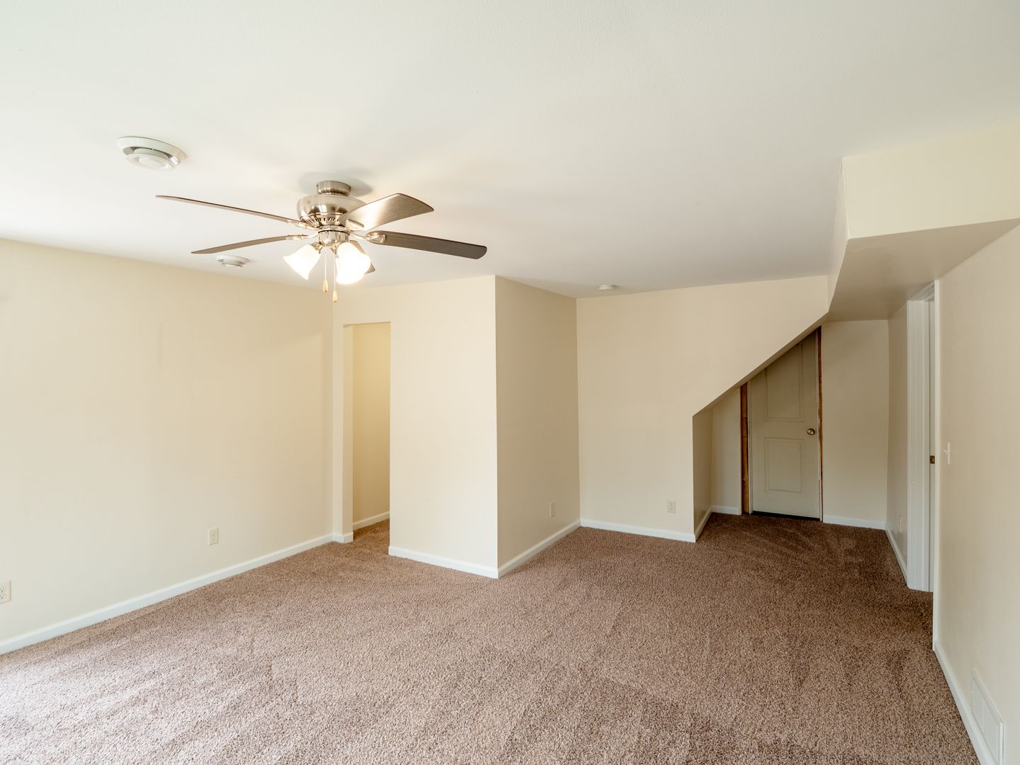 Cedar Rapids Apartment: 417 16th St NE