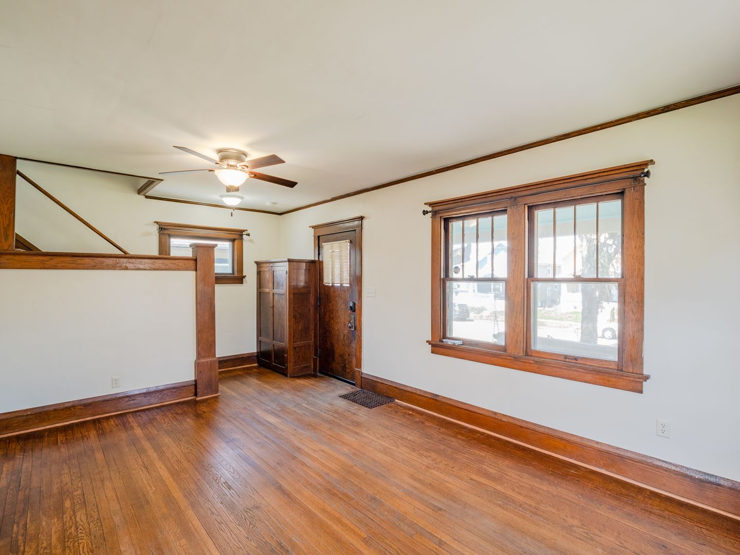 Cedar Rapids House: 1811 8th Ave SE