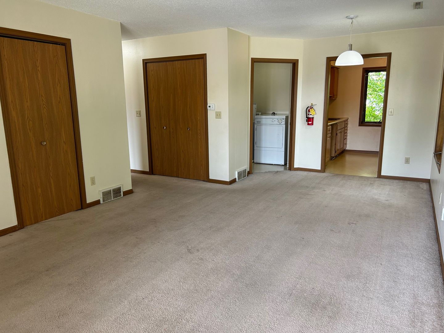 Cedar Rapids Apartment: 1309 E Ave NE