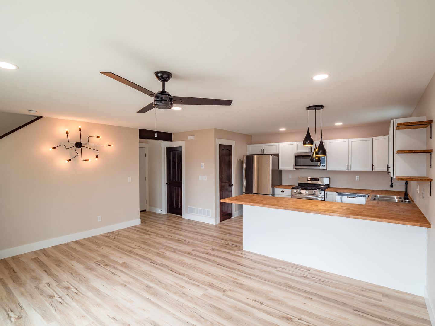 Cedar Rapids Apartment: 615 3rd Ave SW