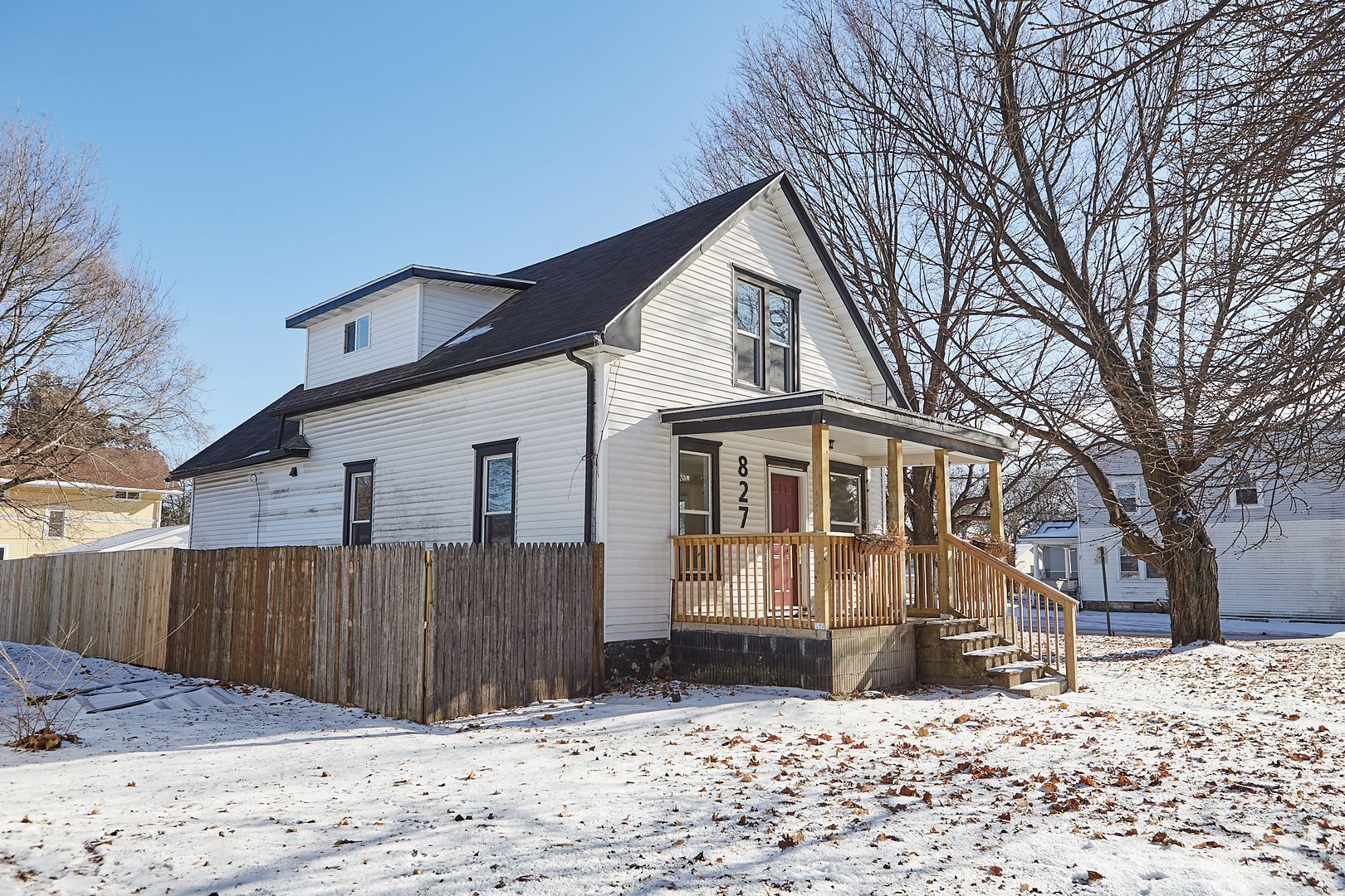 Cedar Rapids House: 827 9th St SW