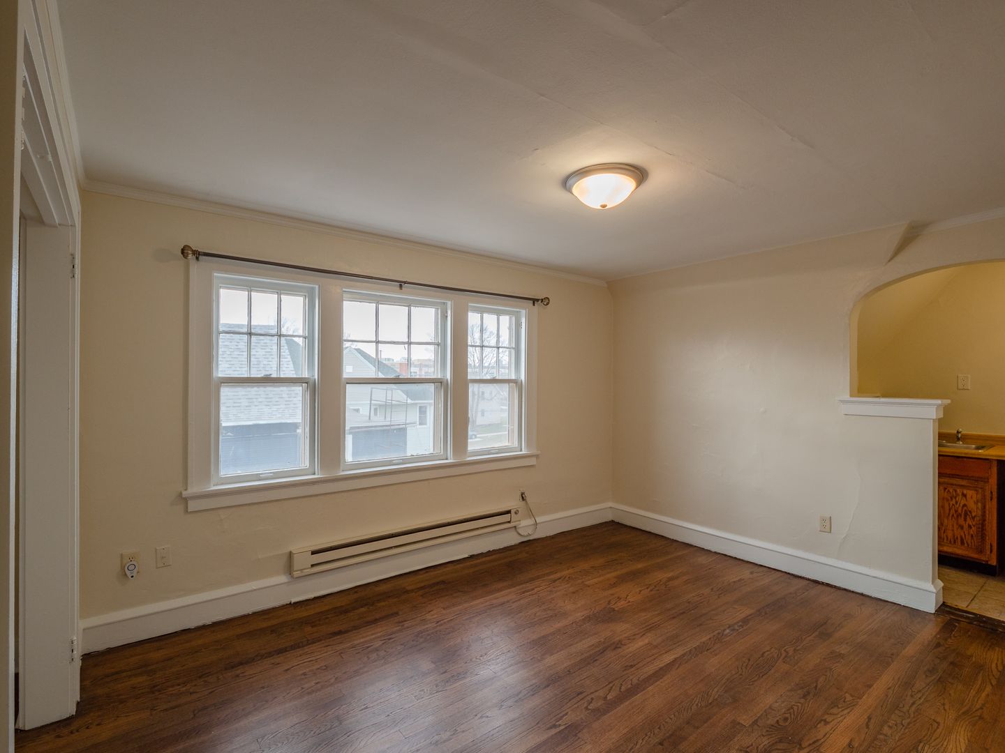 Cedar Rapids Apartment: 1228 3rd Ave SE