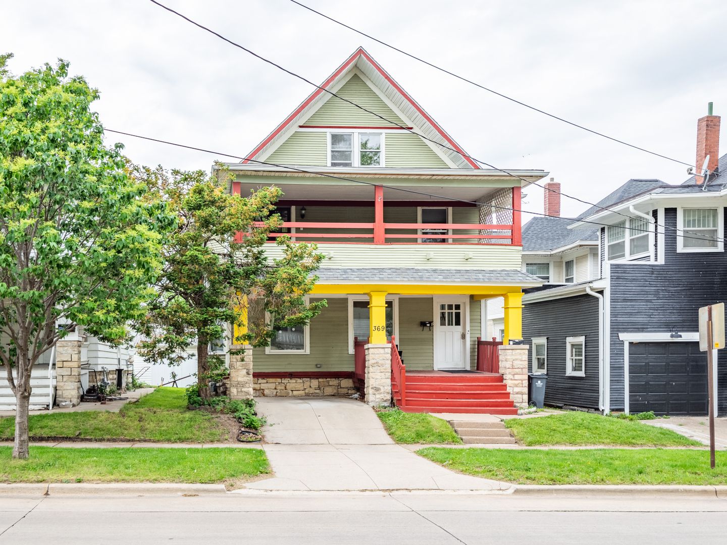 Cedar Rapids Apartment: 369 19th St SE