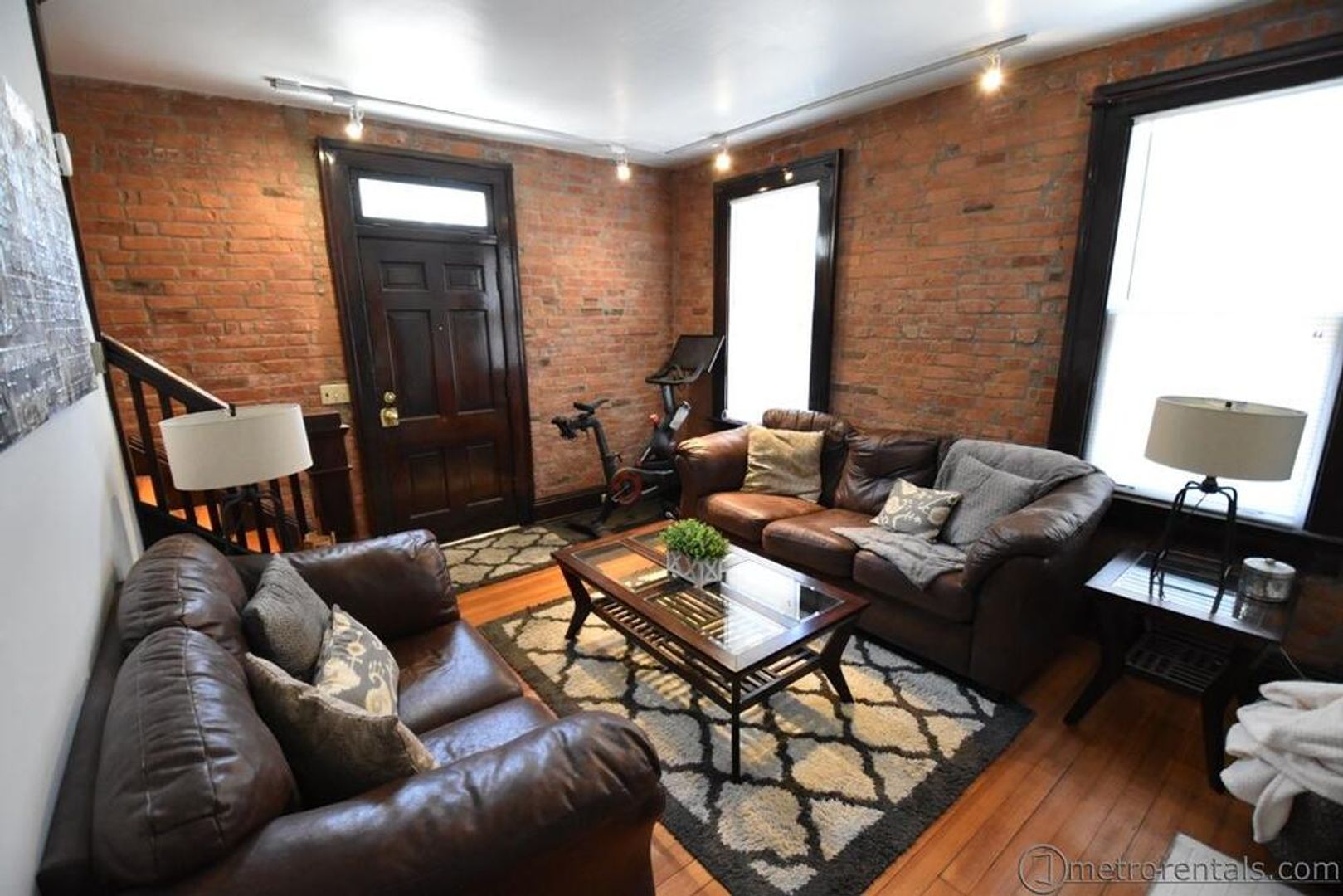 Columbus Apartment: 912 Lazelle Alley