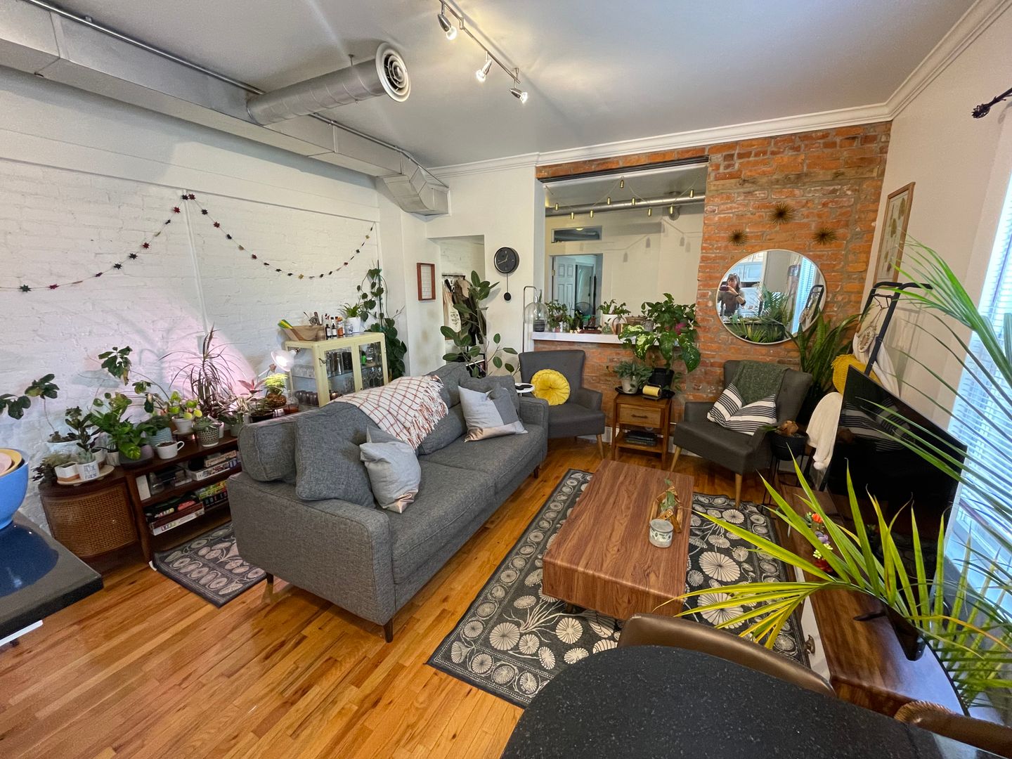 Columbus Apartment: 817 S. Front St