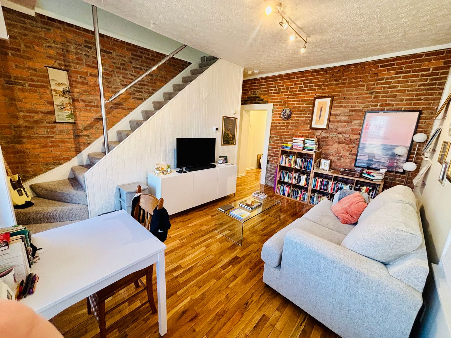 Columbus Apartment: 310 E. Blenkner