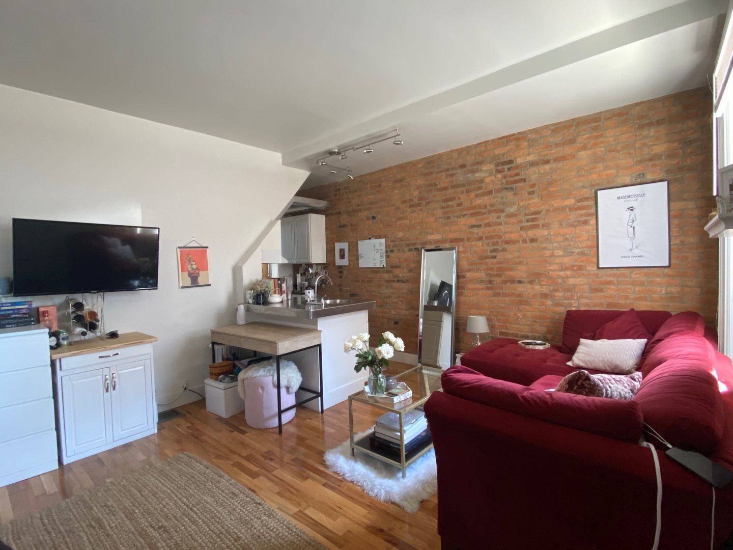 Columbus Apartment: 14 E. Beck St