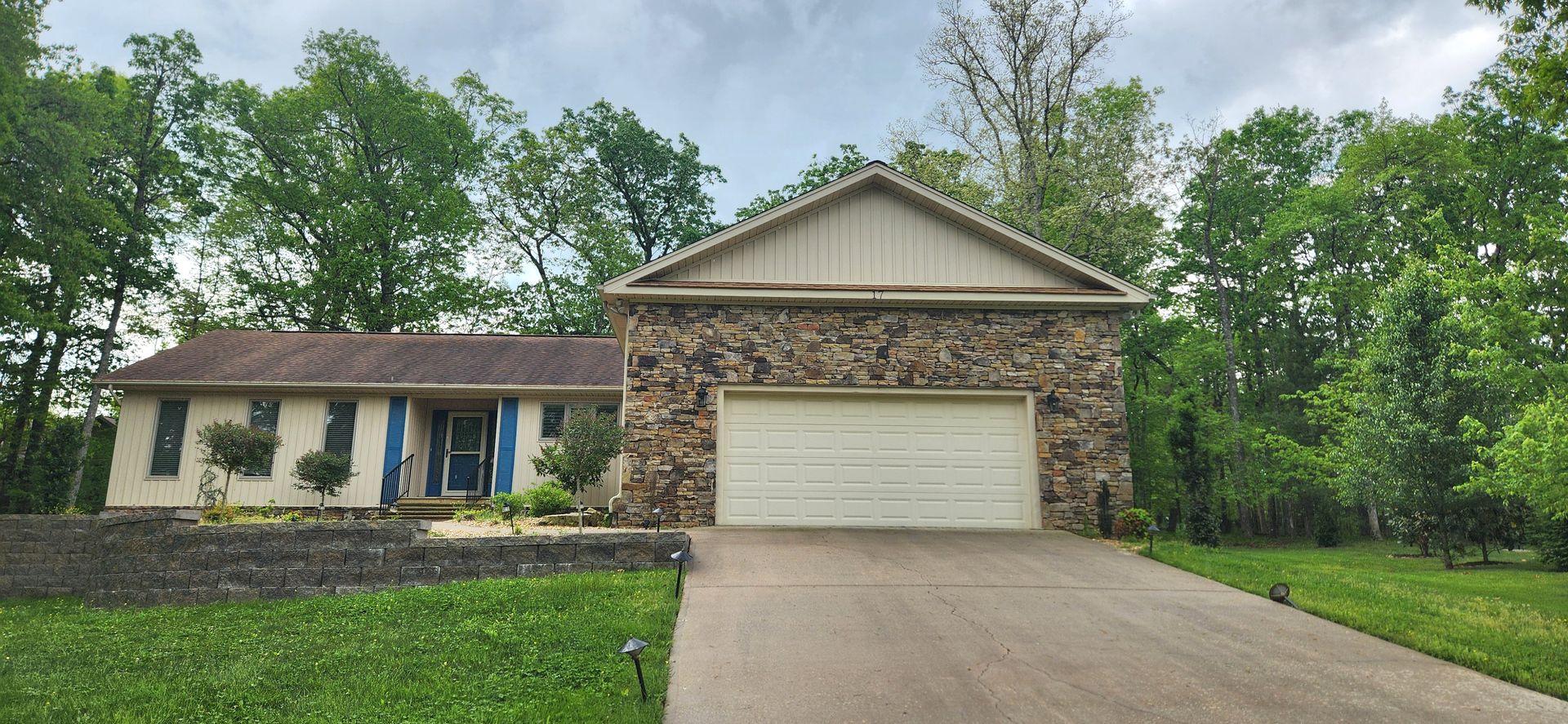 Crossville House: 17 Marquette Ct