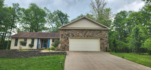 Spacious rental in desirable neighborhood with 3 full baths! Available from Now-March 27 – photo 1