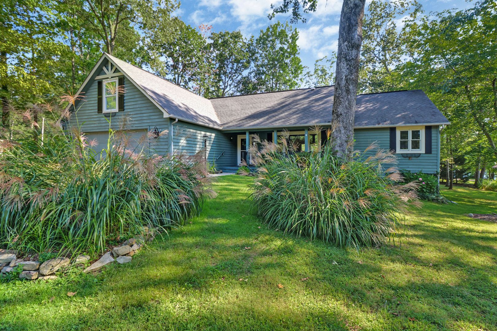 Crossville House: 123 Lakeview Dr