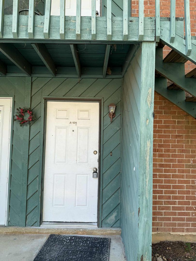 Daphne Apartment: 500 Grant Street