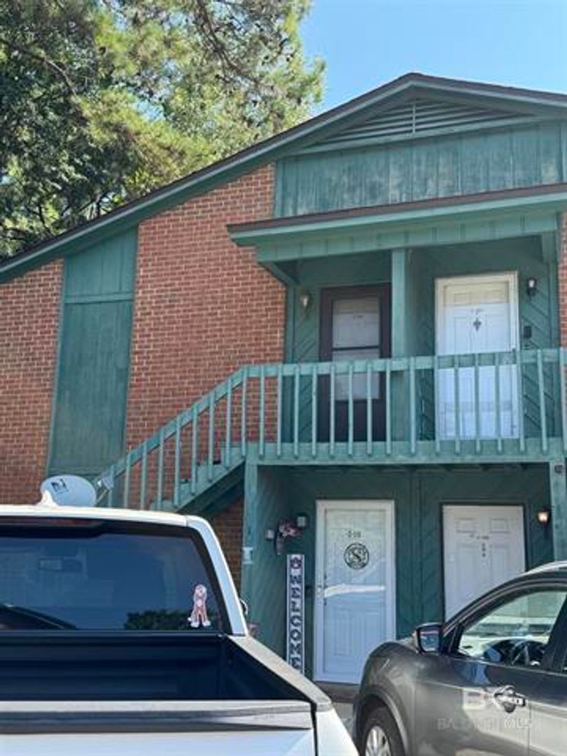 Daphne Apartment: 500 Grant Street