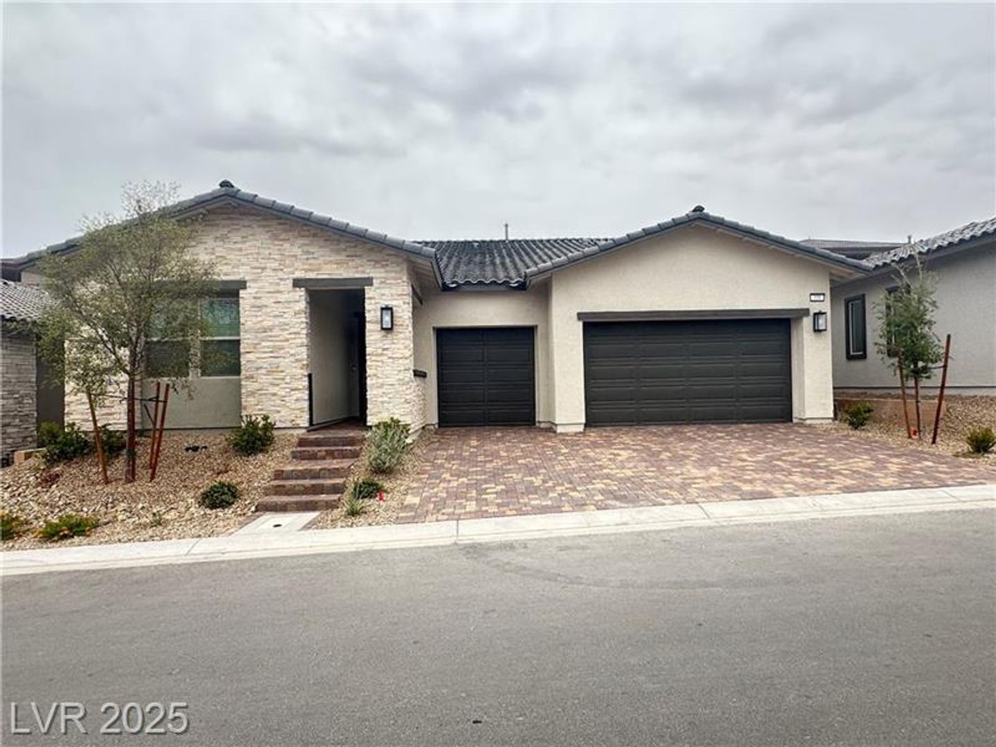 HENDERSON House: 350 TIGULLIO AVE