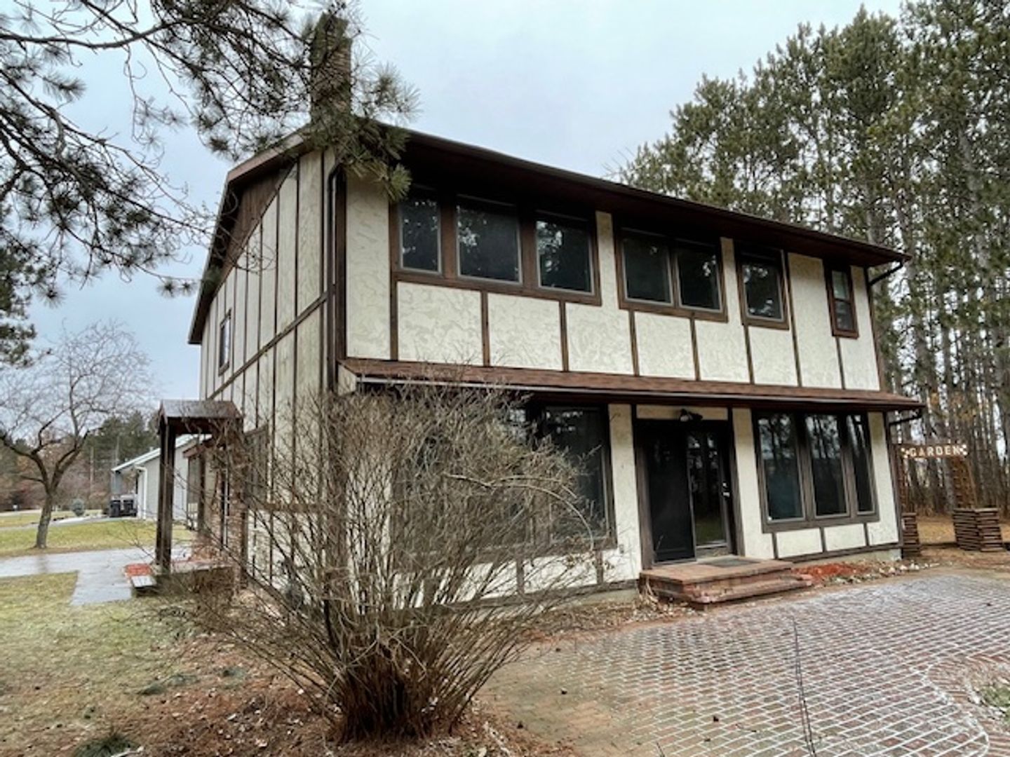 Plover House: 5341 Bees Ln