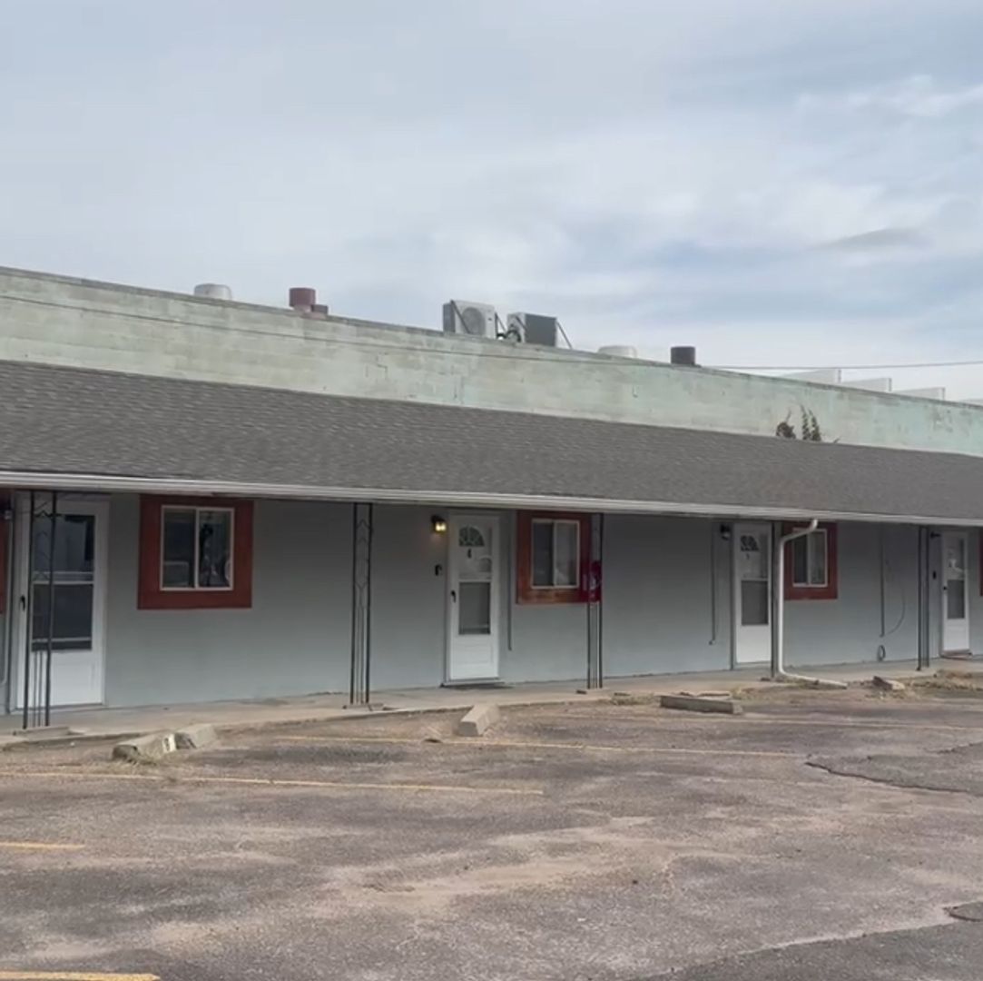 Eaton Apartment: 570 Oak Ave